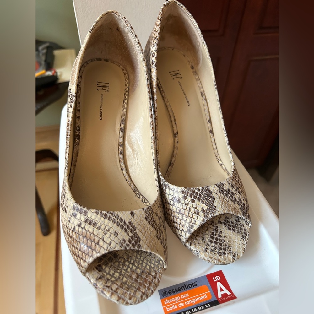 Snakeskin open toe pump